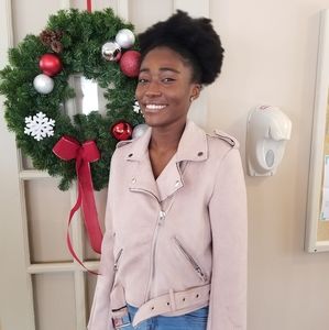 Meet your Posher, Edwina